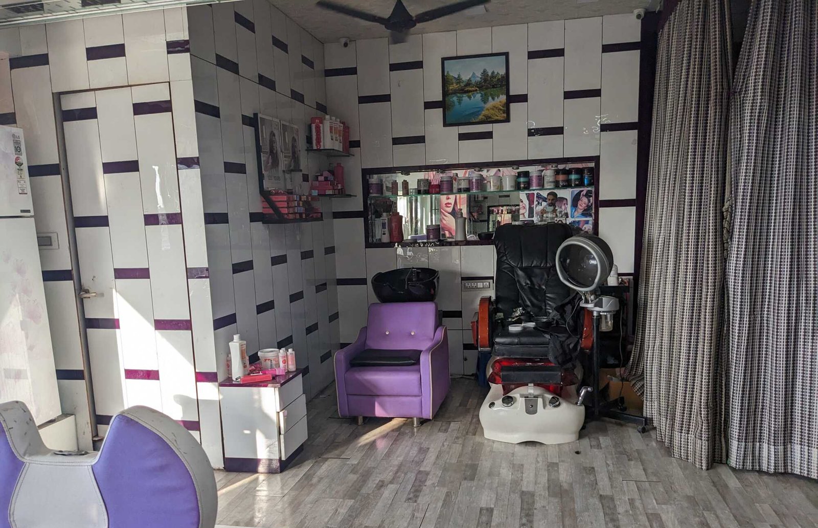 Blue & Berry Unisex Salon