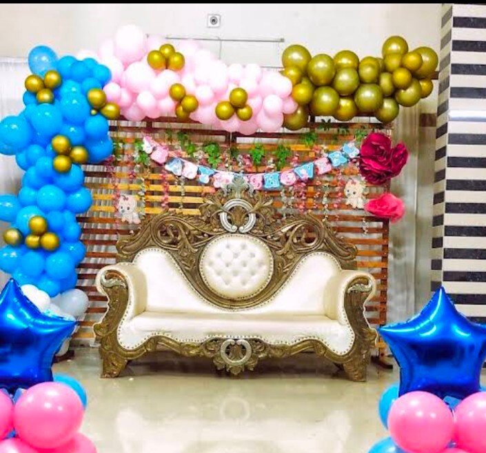 Golden Balloon Decoration