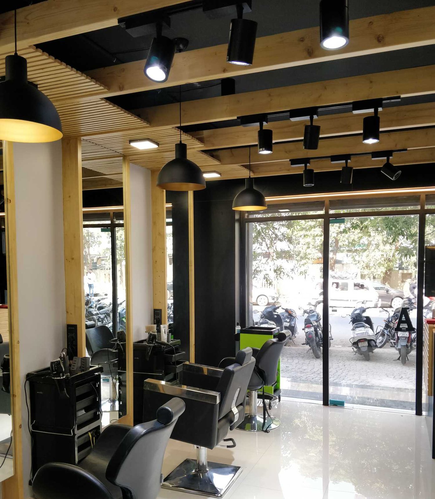 ABOUT Hair Make Up Skin Unisex Salon