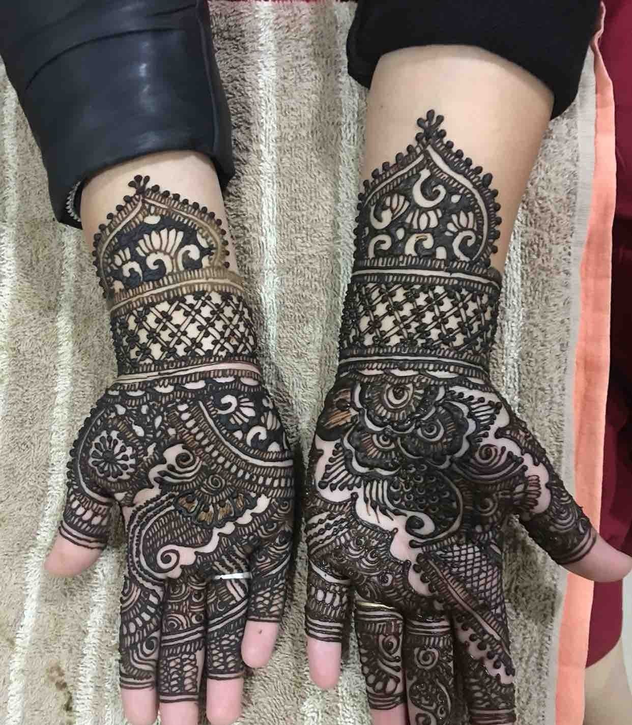 Purvi Mehendi Artist