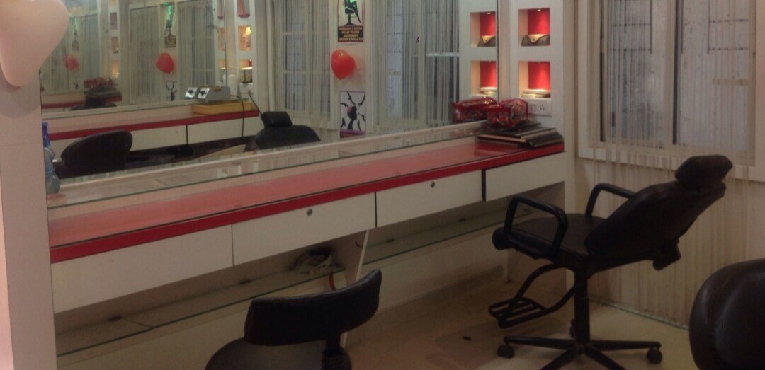 Ratna's Charming Beauty Salon