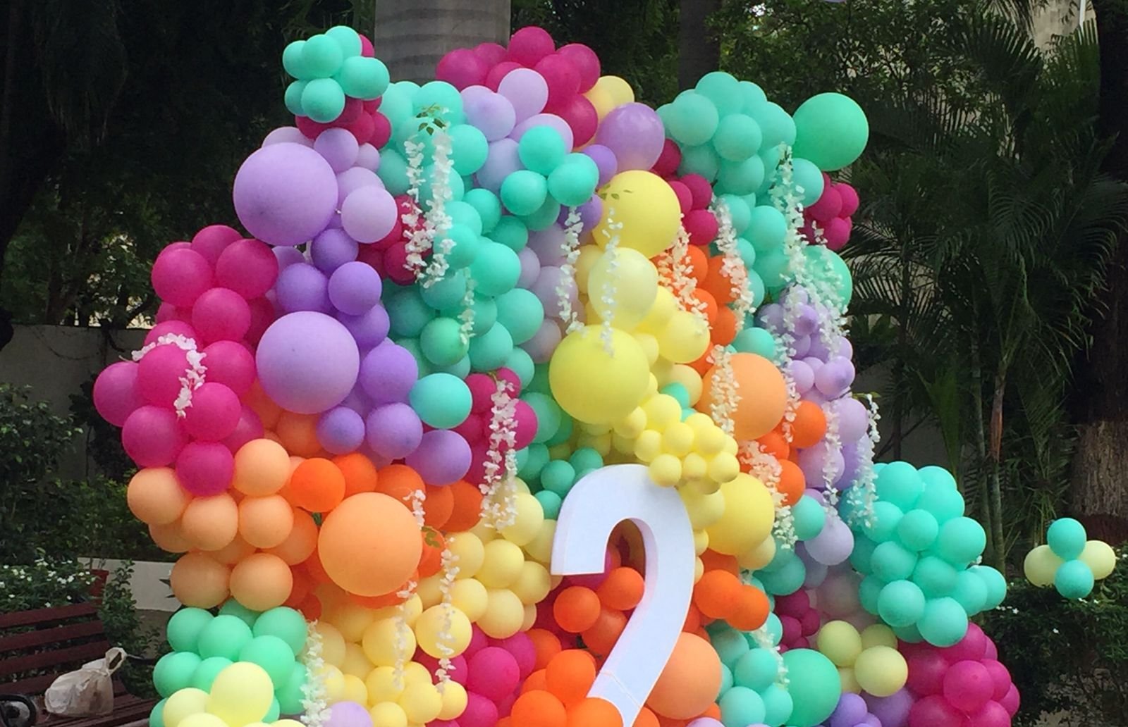 Golden Balloon Decoration