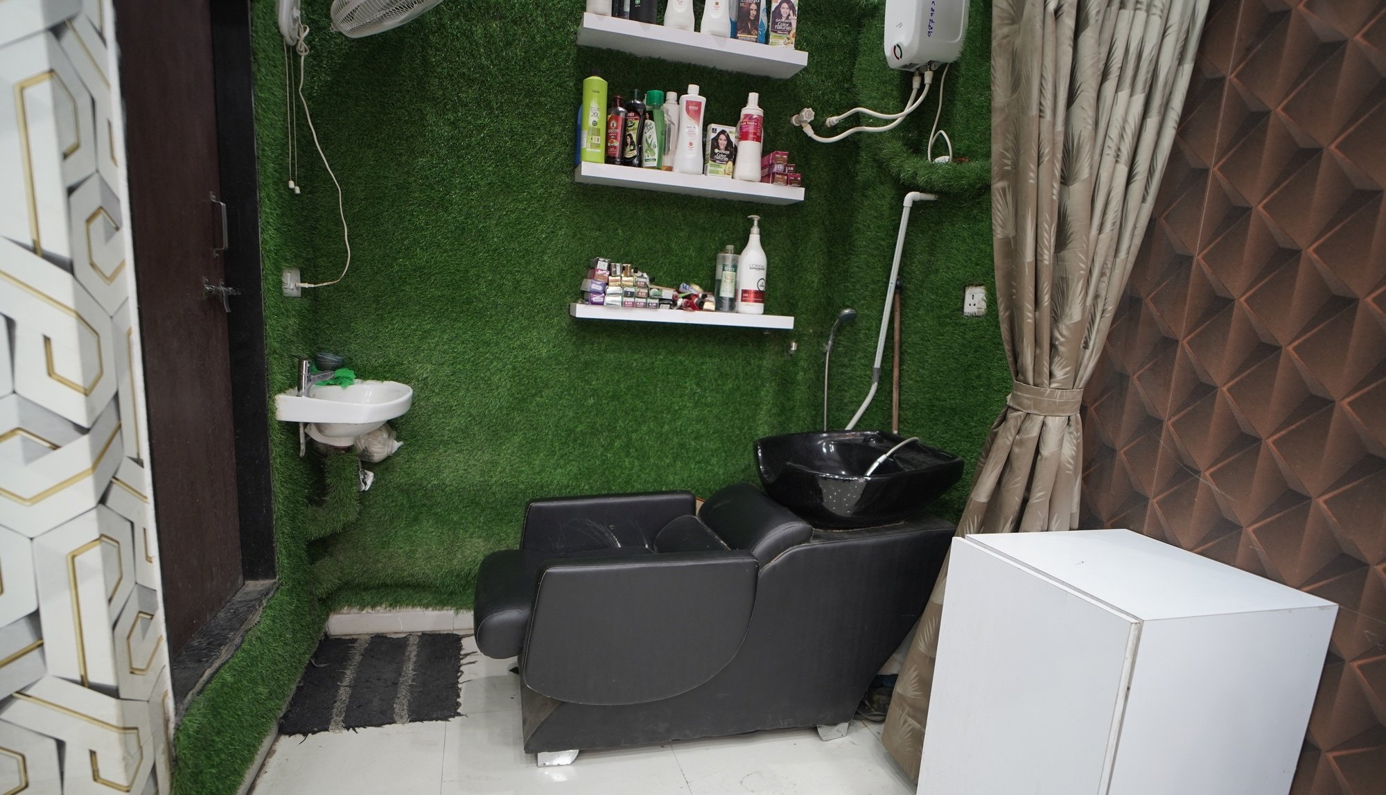 Black Shine Unisex Salon