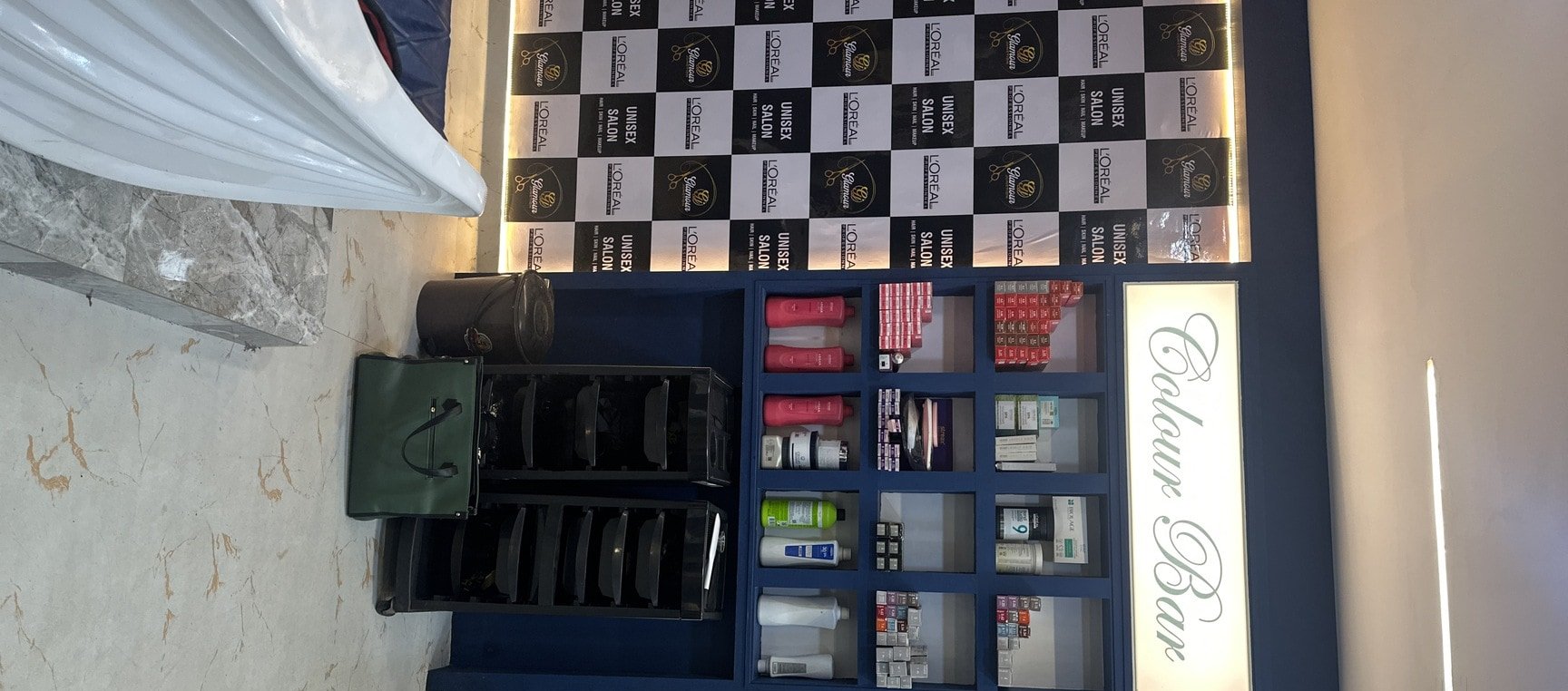 Glamour Junction Unisex Saloon
