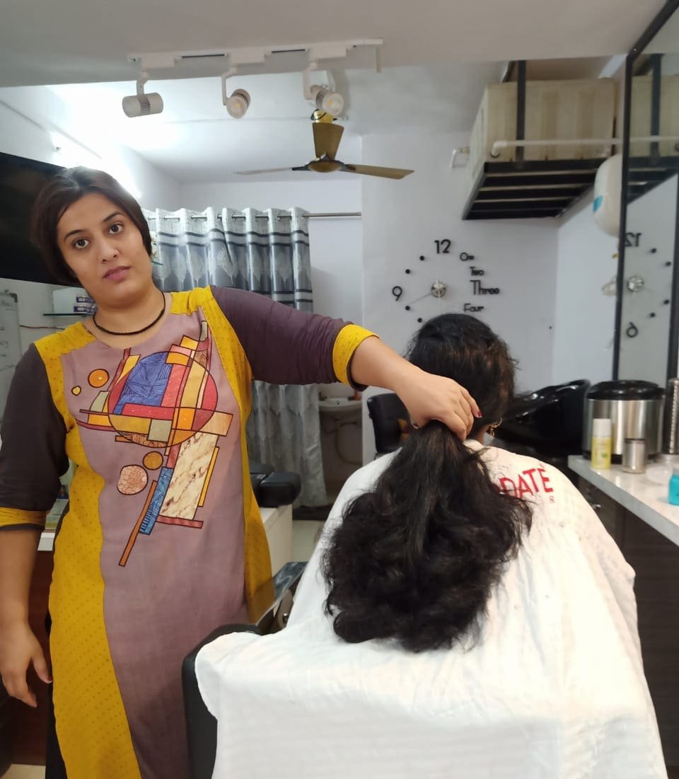 Vishakha's Makeover Studio - Naroda Branch