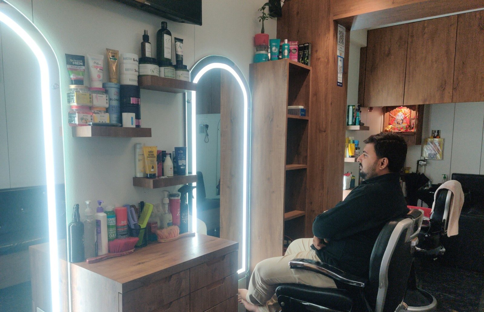 Om Hair Parlour