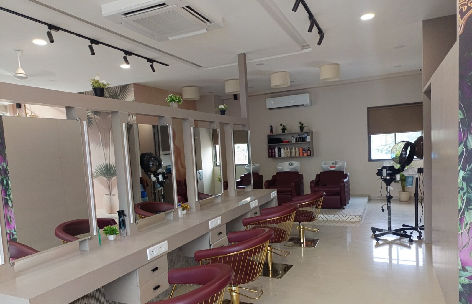 Rashmi Saloon