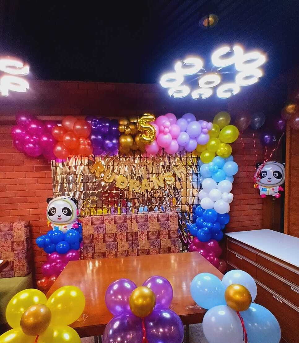 MG balloons decoration