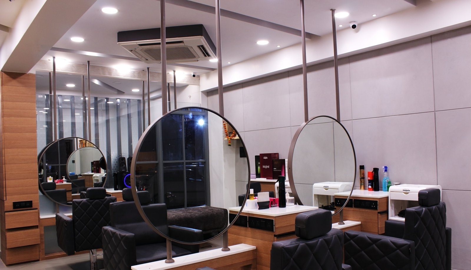 F Unisex Salon
