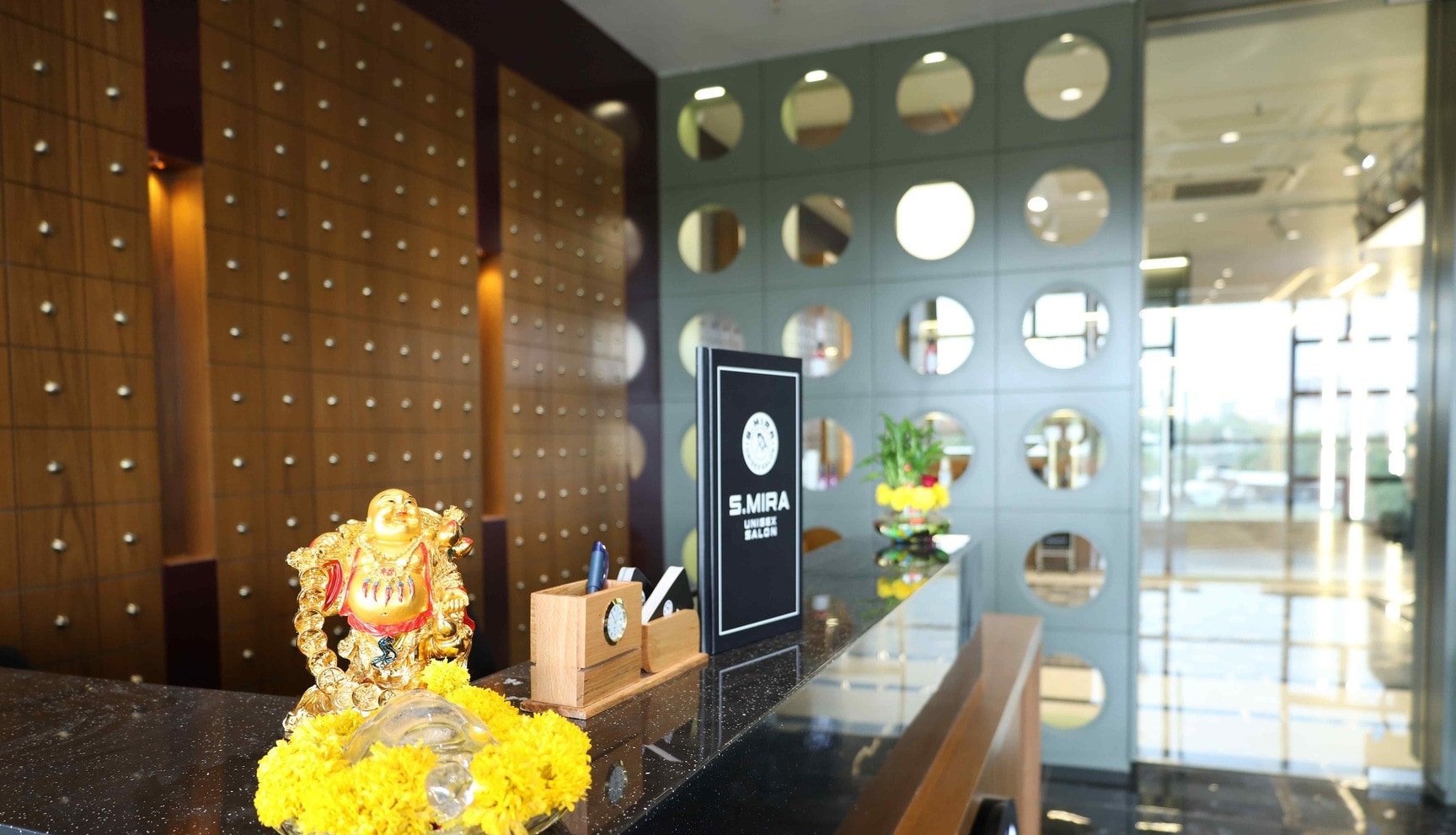 S Mira Unisex Salon