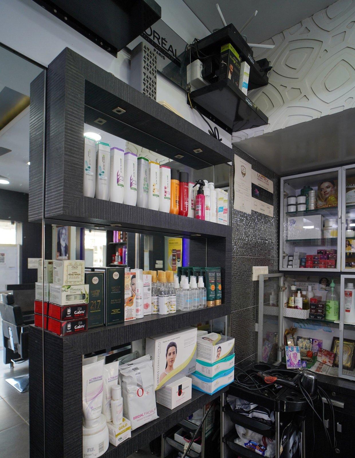 Super - The Unisex Salon