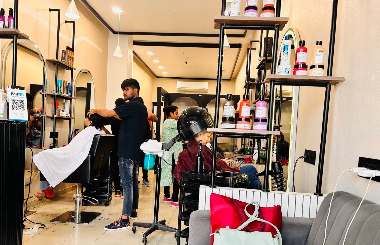Vipin (Professional Family Salons)