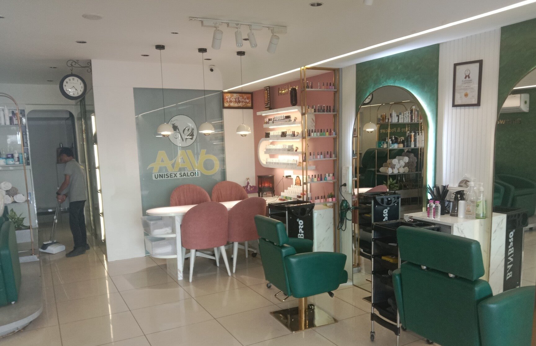 Aavo Unisex Salon