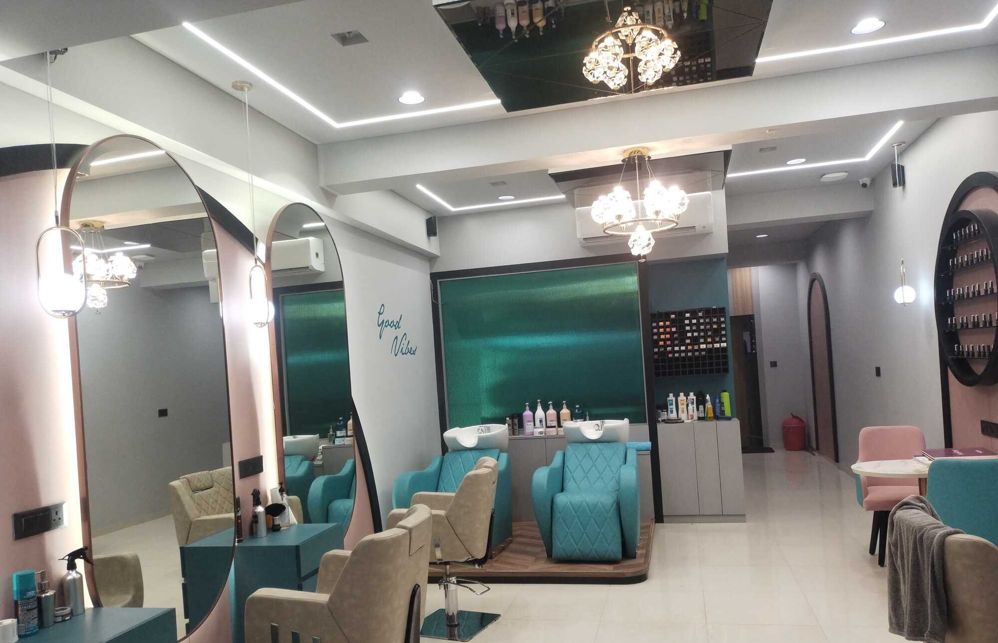 7 Square - Unisex Salon