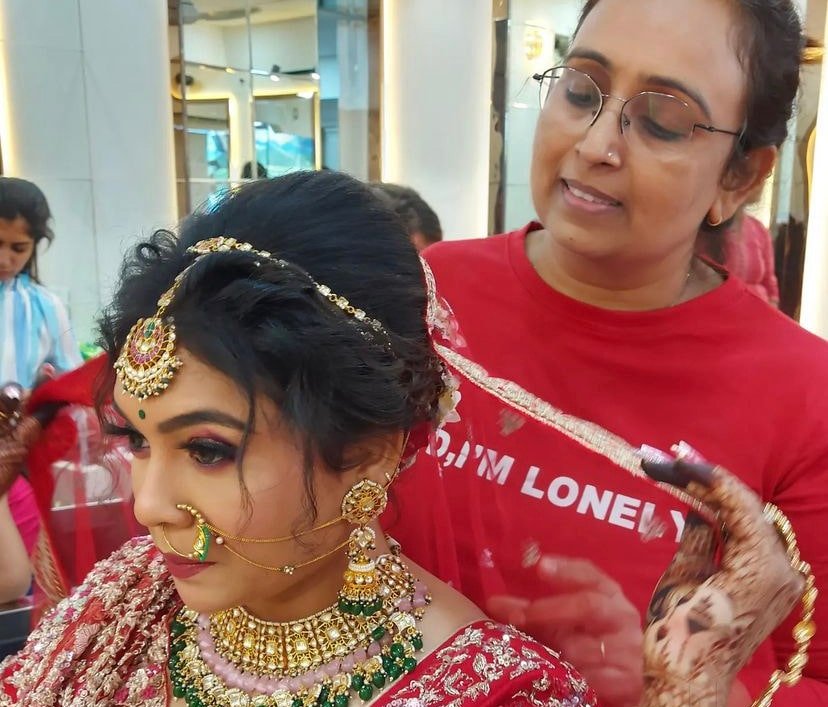 Apple Beauty Salon (Only For Ladies)