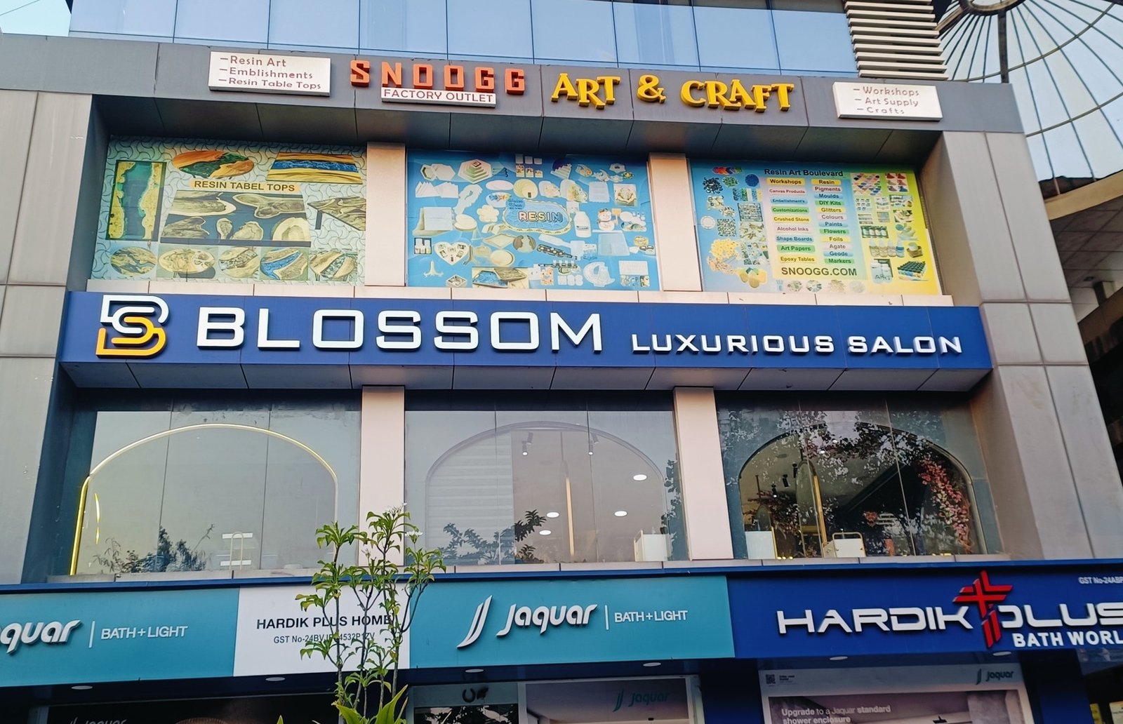 Blossom Luxurious Salon