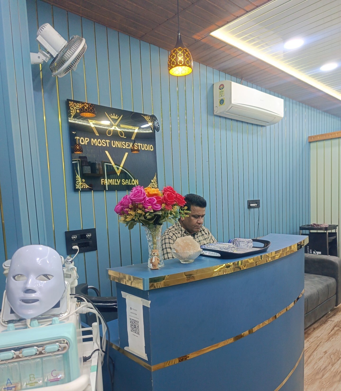 Top Most Unisex Studio Family Salon